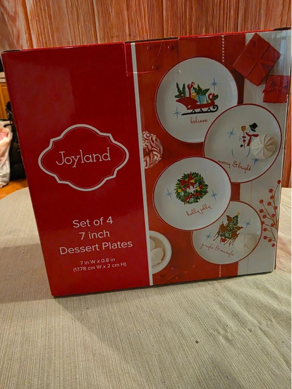 New NIB Joyland Retro MCM Christmas 7" Dessert Plates (Set of 4)
